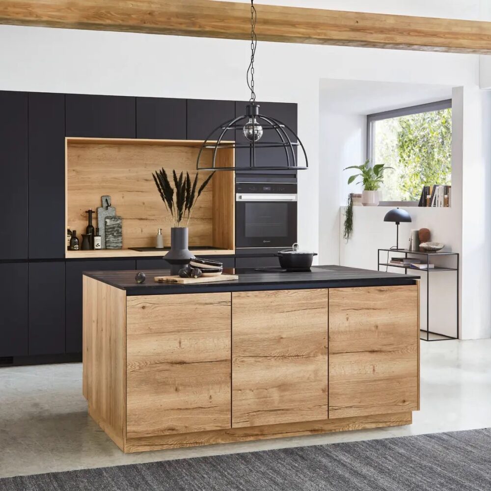 Nobilia moderne Inselküche Holz Schwarz